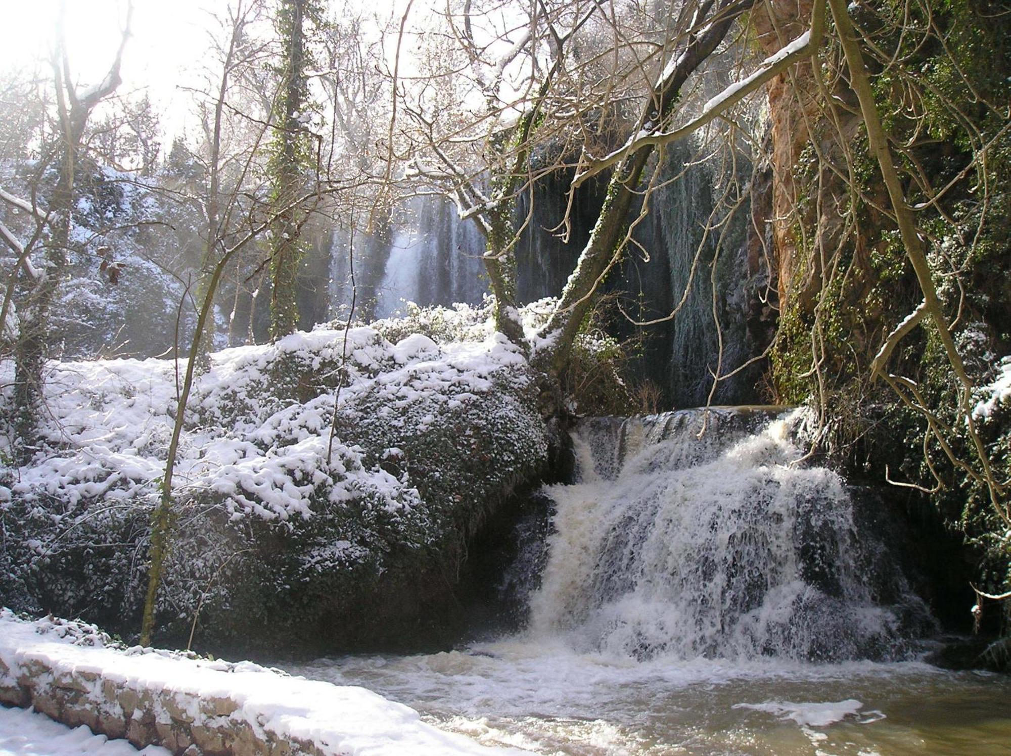 Casa Rural Ruta Del Agua 4 Hab Al Lado Monasterio De Piedra Munébrega Exterior foto